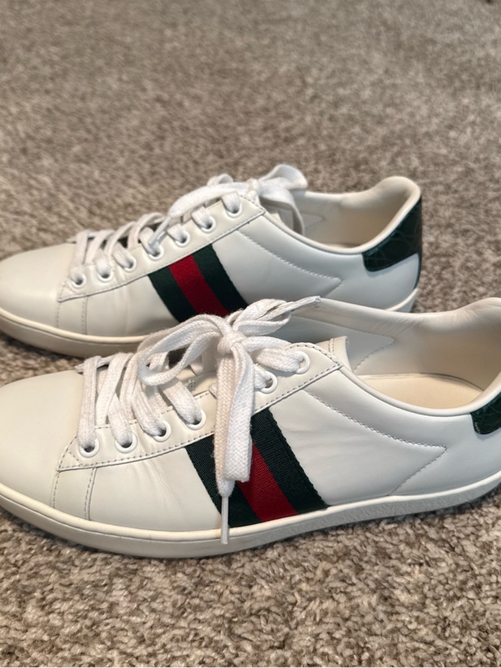 Authentic Gucci White Low-Top Leather Sneakers with Red & Green Stripe - Picture 2 of 7